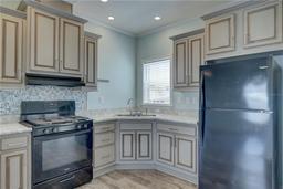 Picture of 104 1St Avenue, Venice, FL 34285