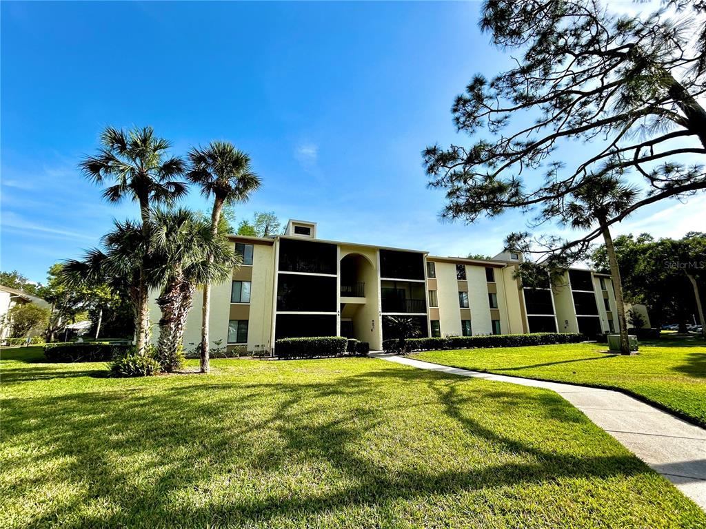 Picture of 1423 Pine Glen Lane Unit D2, Tarpon Springs, FL 34688