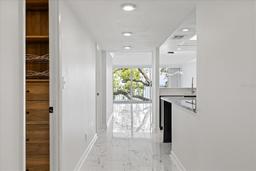 Picture of 2611 Bayshore Boulevard Unit 207, Tampa, FL 33629