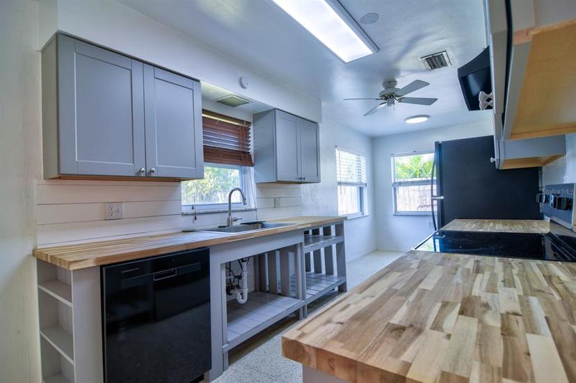 Picture of 510 55Th Avenue Ne, St Petersburg FL 33703