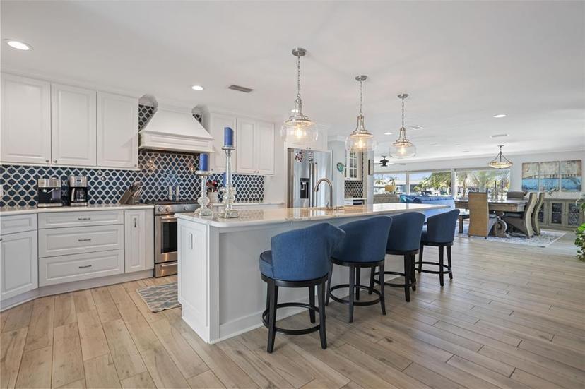 Picture of 689 Island Way, Clearwater Beach FL 33767