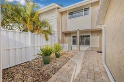 Picture of 6497 Cape Hatteras Way Ne Unit 3, St Petersburg, FL 33702