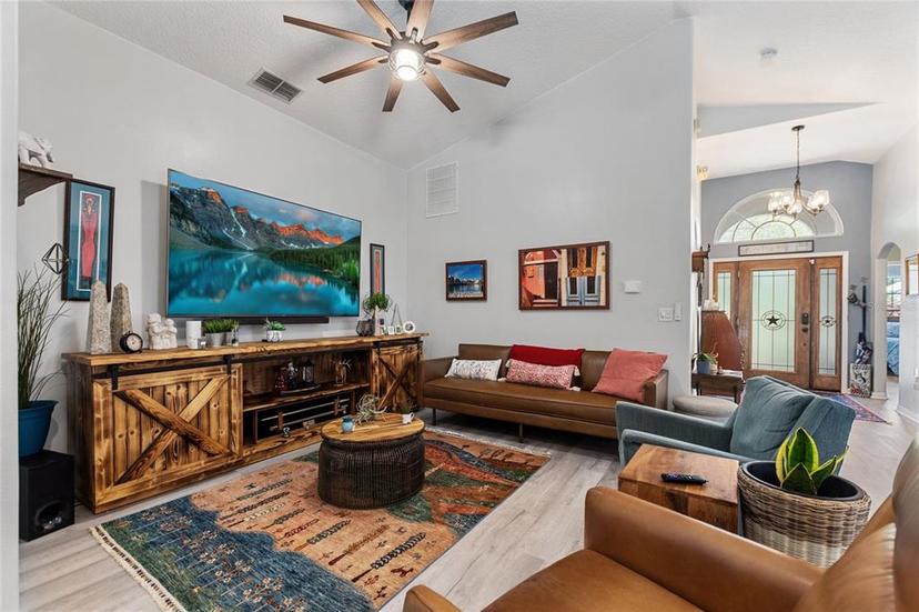 Picture of 219 Breezy Oaks Ct, Davenport FL 33896