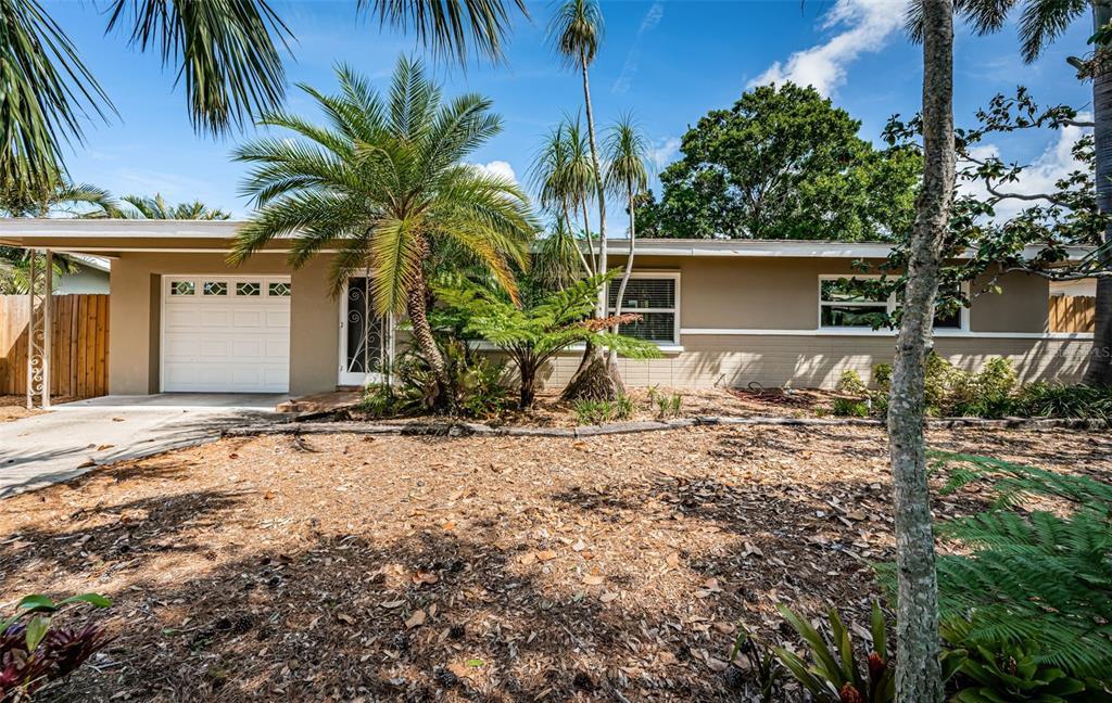 Picture of 13865 Bermuda Drive, Seminole, FL 33776