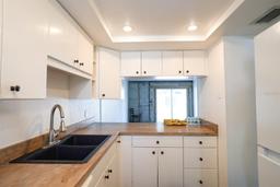 Picture of 3803 N Oak Drive Unit B21, Tampa, FL 33611