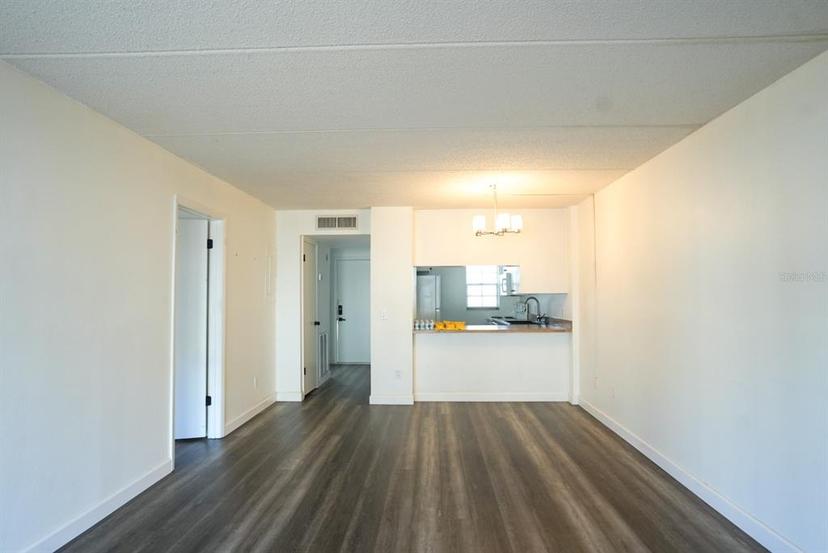 Picture of 3803 N Oak Drive Unit B21, Tampa FL 33611