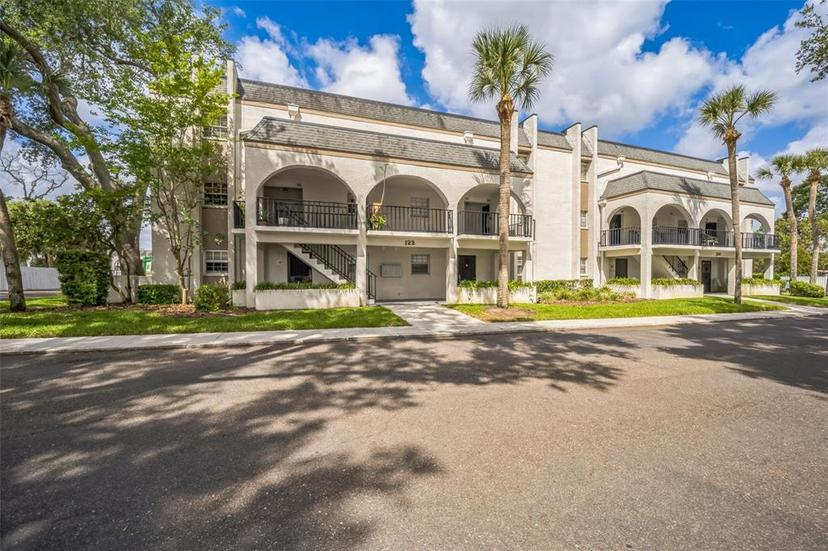 Picture of 122 N Kings Avenue Unit 101, Brandon FL 33510