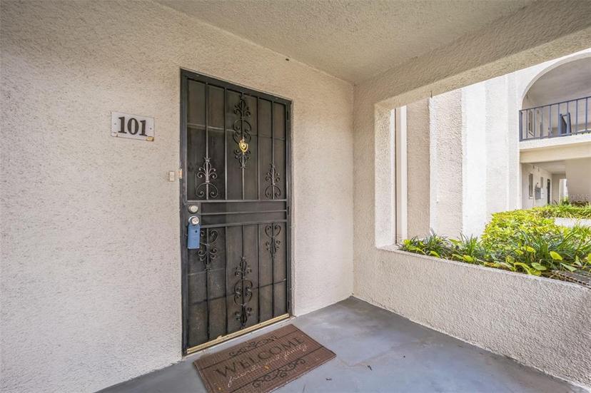 Picture of 122 N Kings Avenue Unit 101, Brandon FL 33510