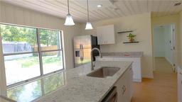 Picture of 624 N New Hampshire Avenue, Tavares, FL 32778
