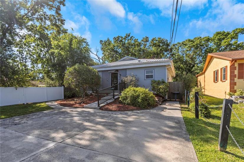 Picture of 403 Saint Petersburg Drive W, Oldsmar FL 34677