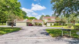 Picture of 13512 Palmwood Lane Unit 13512, Tampa, FL 33618
