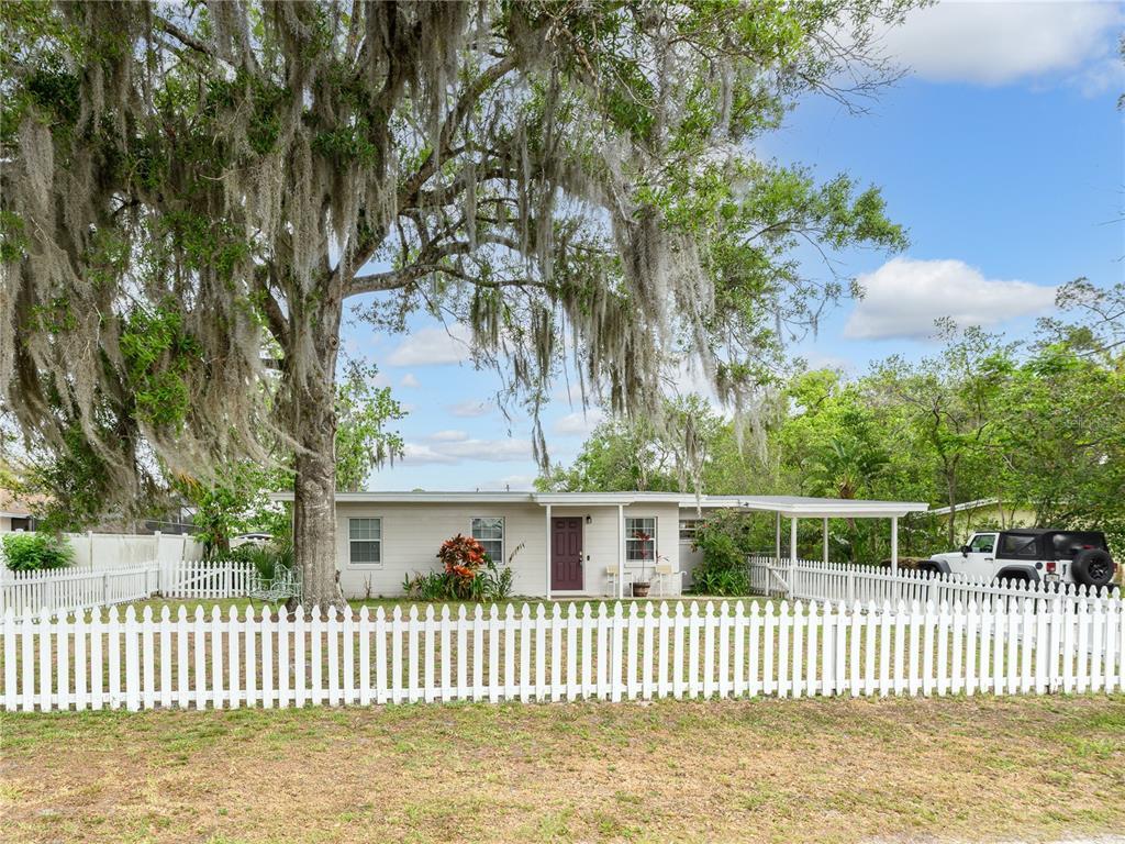 Picture of 111 E 3Rd Court, Chuluota, FL 32766