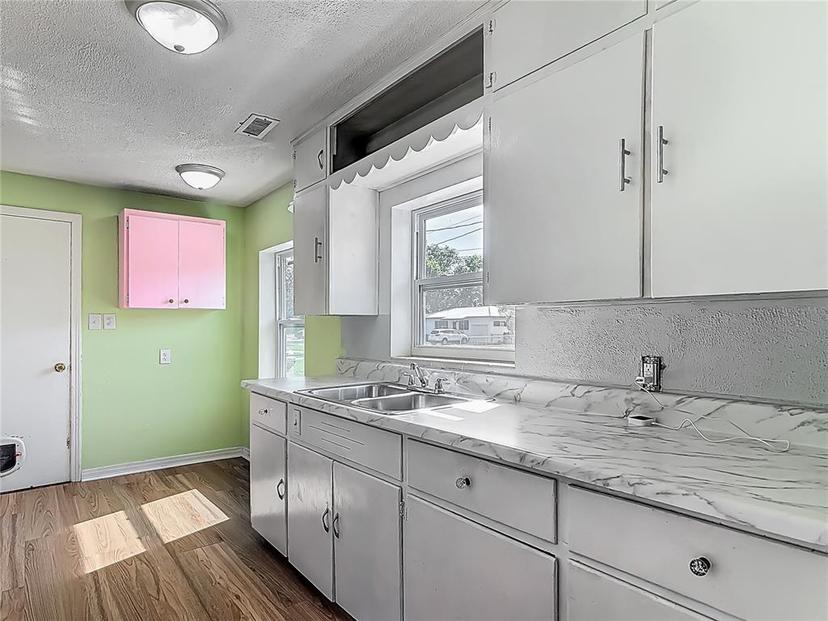 Picture of 243 S Hull Avenue, Deland FL 32720