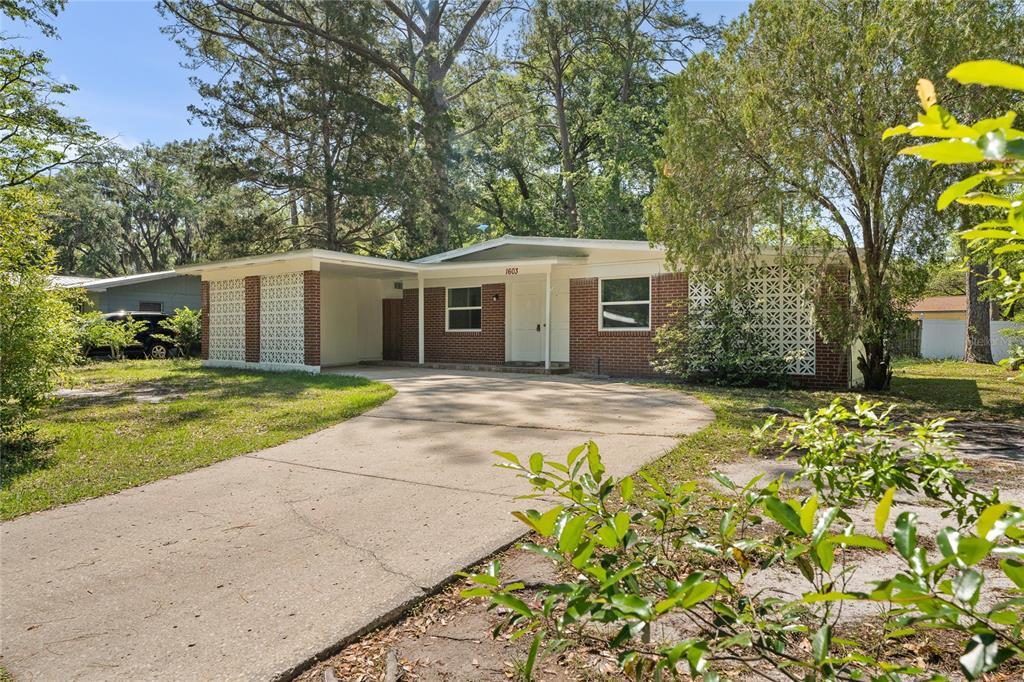 Picture of 1603 NE 19Th Place, Gainesville, FL 32609