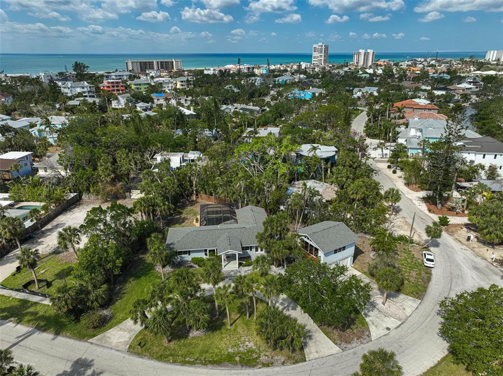 Picture of 105 Island Circle, Sarasota, FL 34242