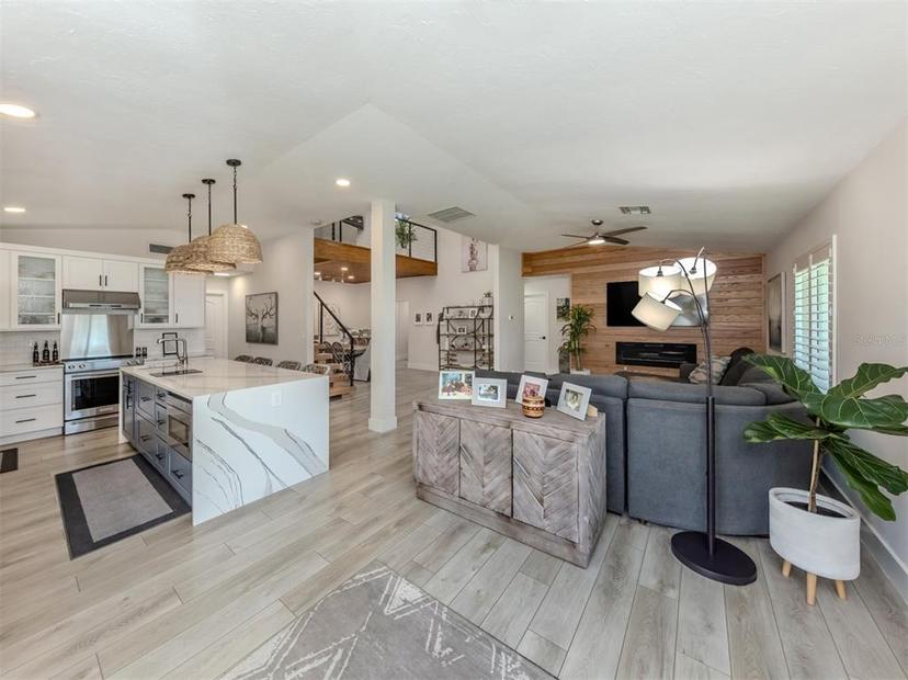 Picture of 616 Gardenia Drive, Venice FL 34285