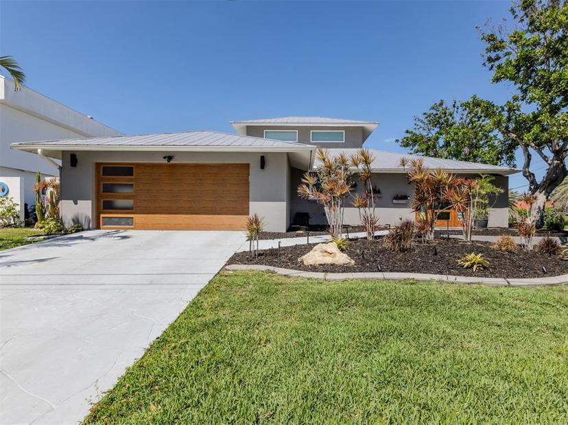Picture of 616 Gardenia Drive, Venice FL 34285