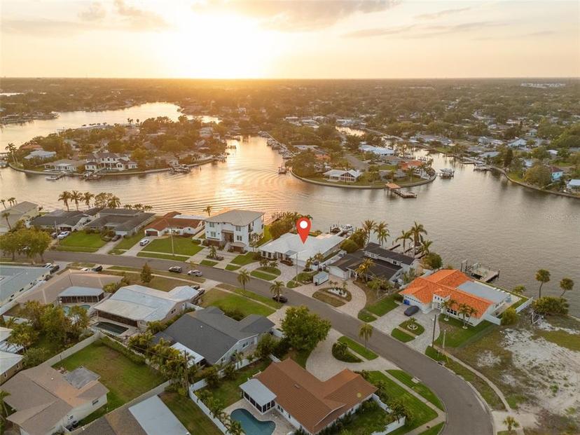 Picture of 935 Eden Isle Drive Ne, St Petersburg FL 33704