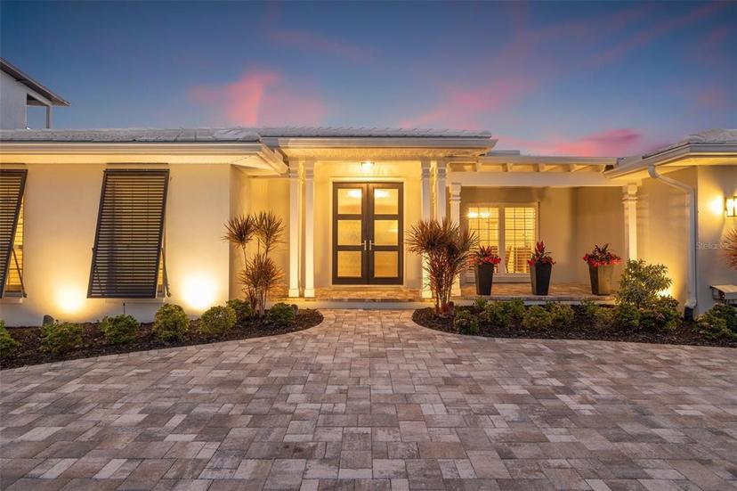 Picture of 935 Eden Isle Drive Ne, St Petersburg FL 33704
