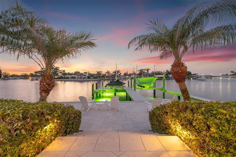 Picture of 935 Eden Isle Drive Ne, St Petersburg FL 33704