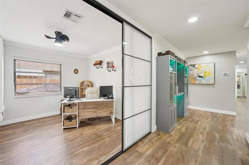 Picture of 511 Glenoak Street N, St Petersburg FL 33703