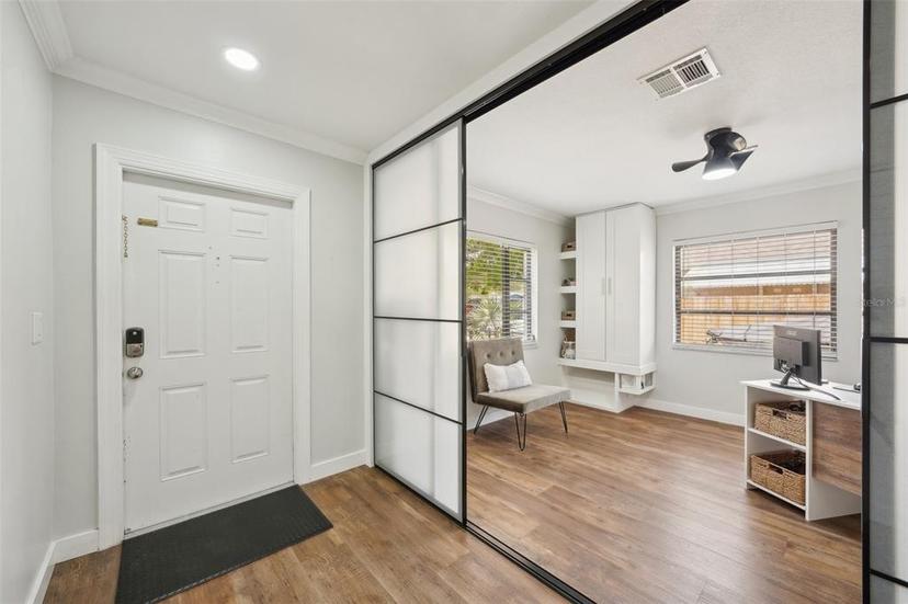 Picture of 511 Glenoak Street N, St Petersburg FL 33703