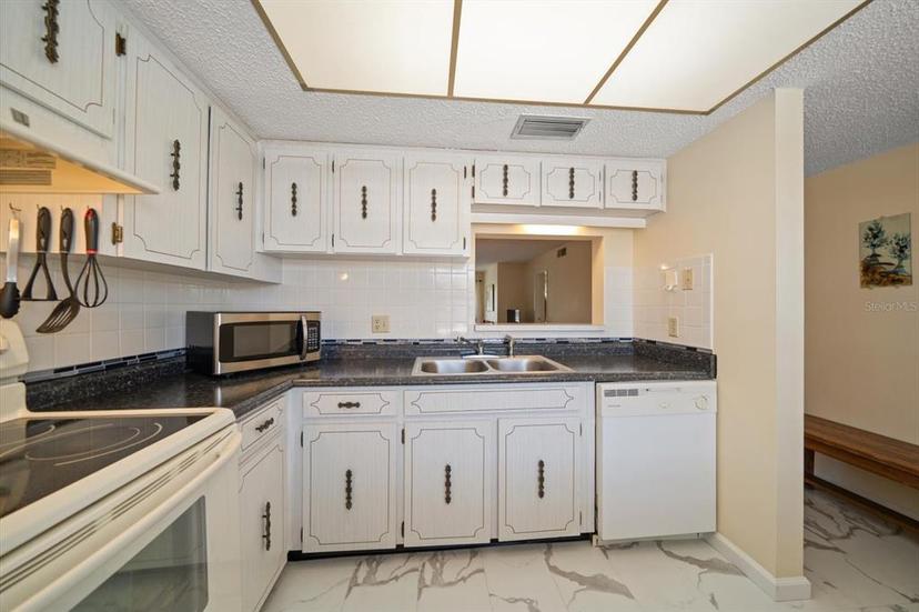 Picture of 948 Virginia Street Unit 202, Dunedin FL 34698