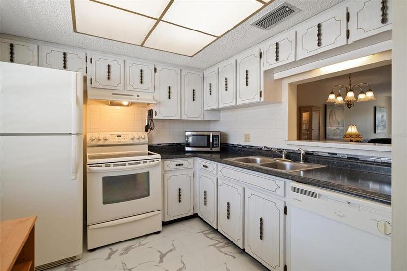 Picture of 948 Virginia Street Unit 202, Dunedin FL 34698