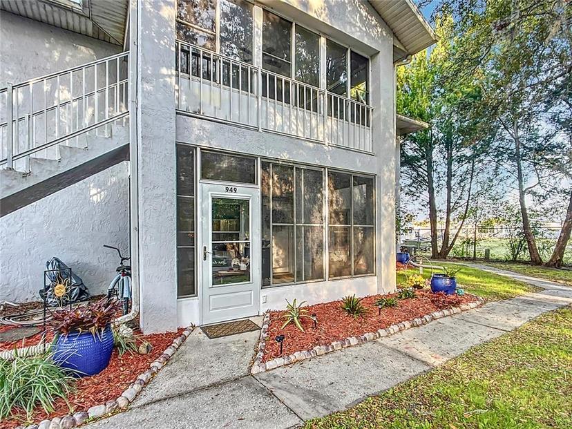 Picture of 949 SE Mayo Drive Unit 105, Crystal River FL 34429