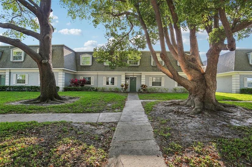 Picture of 1705 Belleair Forest Drive Unit B, Belleair FL 33756