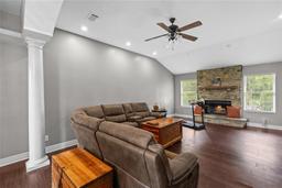 Picture of 165 SW Country Court, Lake City, FL 32024