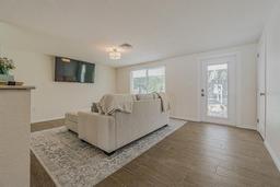 Picture of 407 8Th Street Sw, Ruskin, FL 33570
