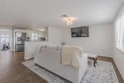 Picture of 407 8Th Street Sw, Ruskin, FL 33570