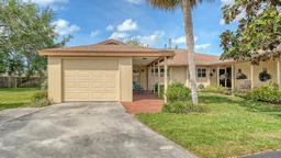 Picture of 7142 Bright Creek Drive Unit 35, Sarasota, FL 34231