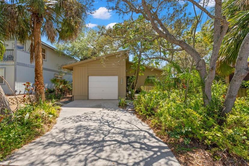 Picture of 407 Indiana Avenue, Crystal Beach FL 34681