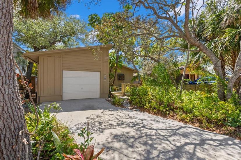 Picture of 407 Indiana Avenue, Crystal Beach FL 34681