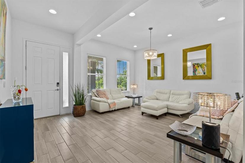 Picture of 879 De Soto Boulevard, Tarpon Springs FL 34689