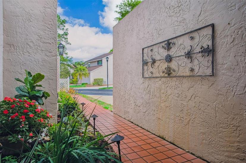 Picture of 4230 Hartwood Lane, Tampa FL 33618