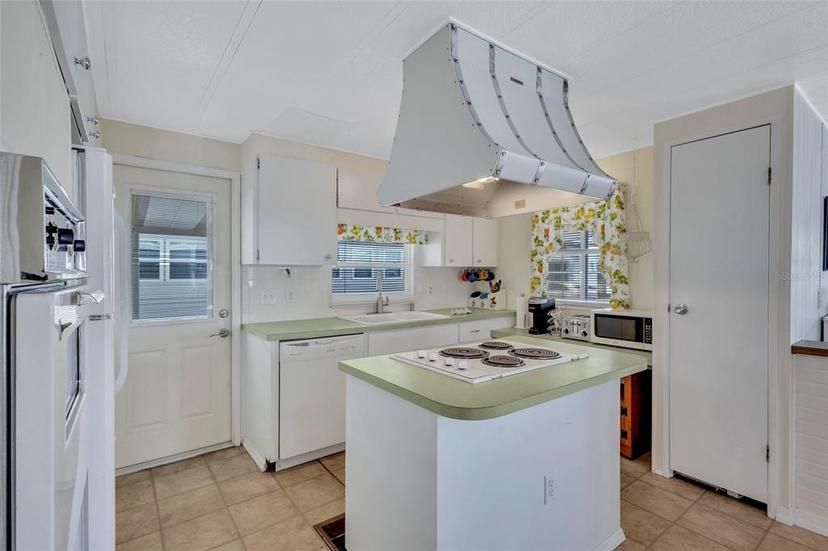Picture of 5619 Bayshore Road Unit 211, Palmetto FL 34221
