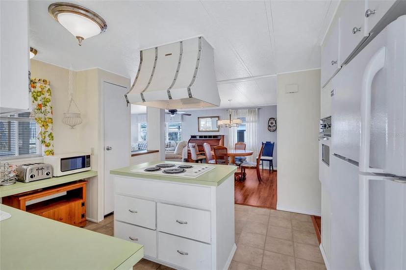 Picture of 5619 Bayshore Road Unit 211, Palmetto FL 34221