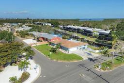 Picture of 10304 Sandpiper Road W, Bradenton, FL 34209