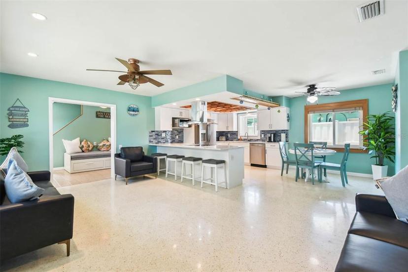 Picture of 18102 2Nd St E, Redington Shores FL 33708