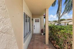 Picture of 6490 Cape Hatteras Way Ne Unit 4, St Petersburg, FL 33702