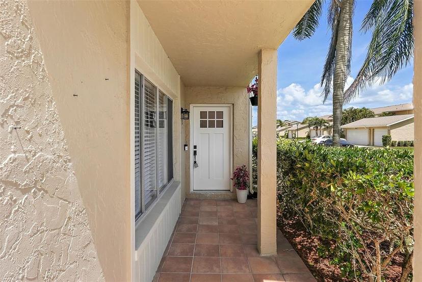 Picture of 6490 Cape Hatteras Way Ne Unit 4, St Petersburg FL 33702