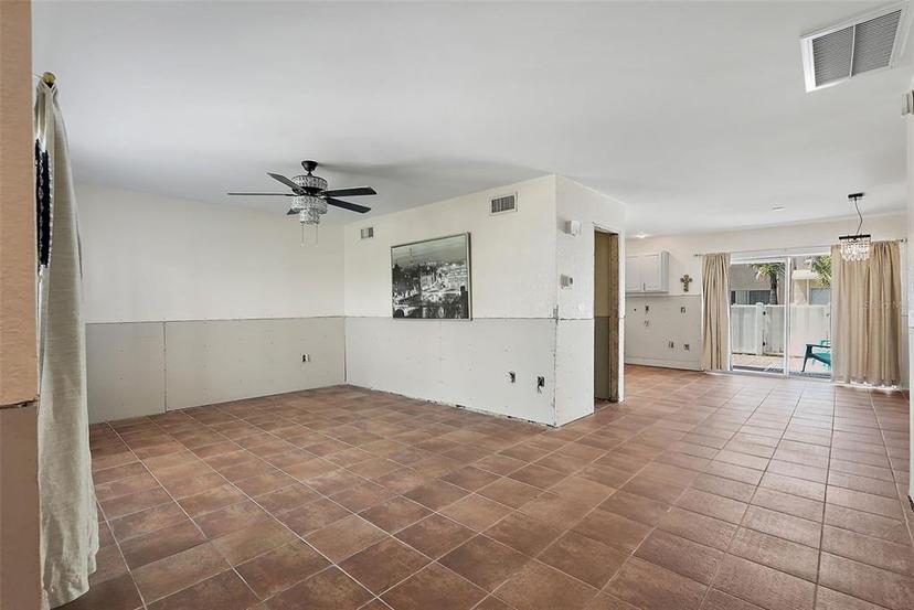Picture of 6490 Cape Hatteras Way Ne Unit 4, St Petersburg FL 33702
