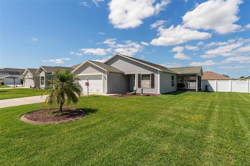 Picture of 12054 NE 51St Circle, Oxford FL 34484