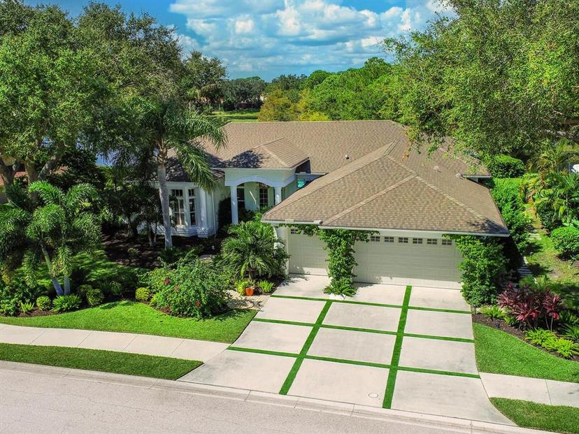 Picture of 8687 Woodbriar Drive, Sarasota FL 34238