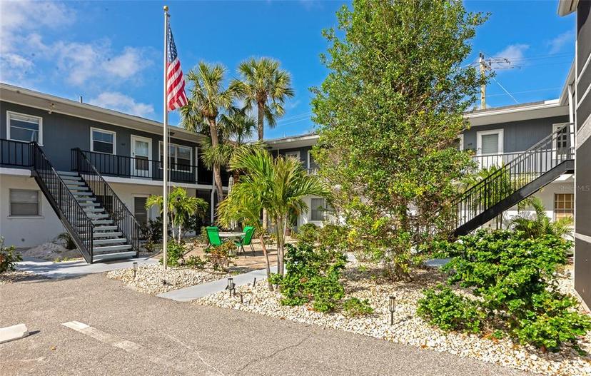 Picture of 236 Harbor Drive S Unit 205, Venice FL 34285