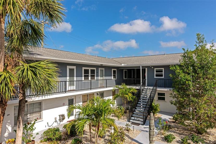 Picture of 236 Harbor Drive S Unit 205, Venice FL 34285