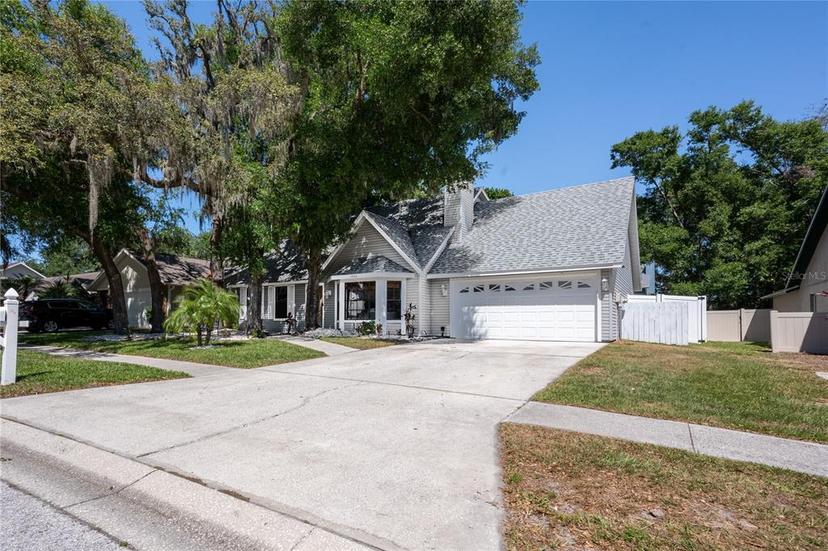Picture of 1916 River Crossing Drive, Valrico FL 33596